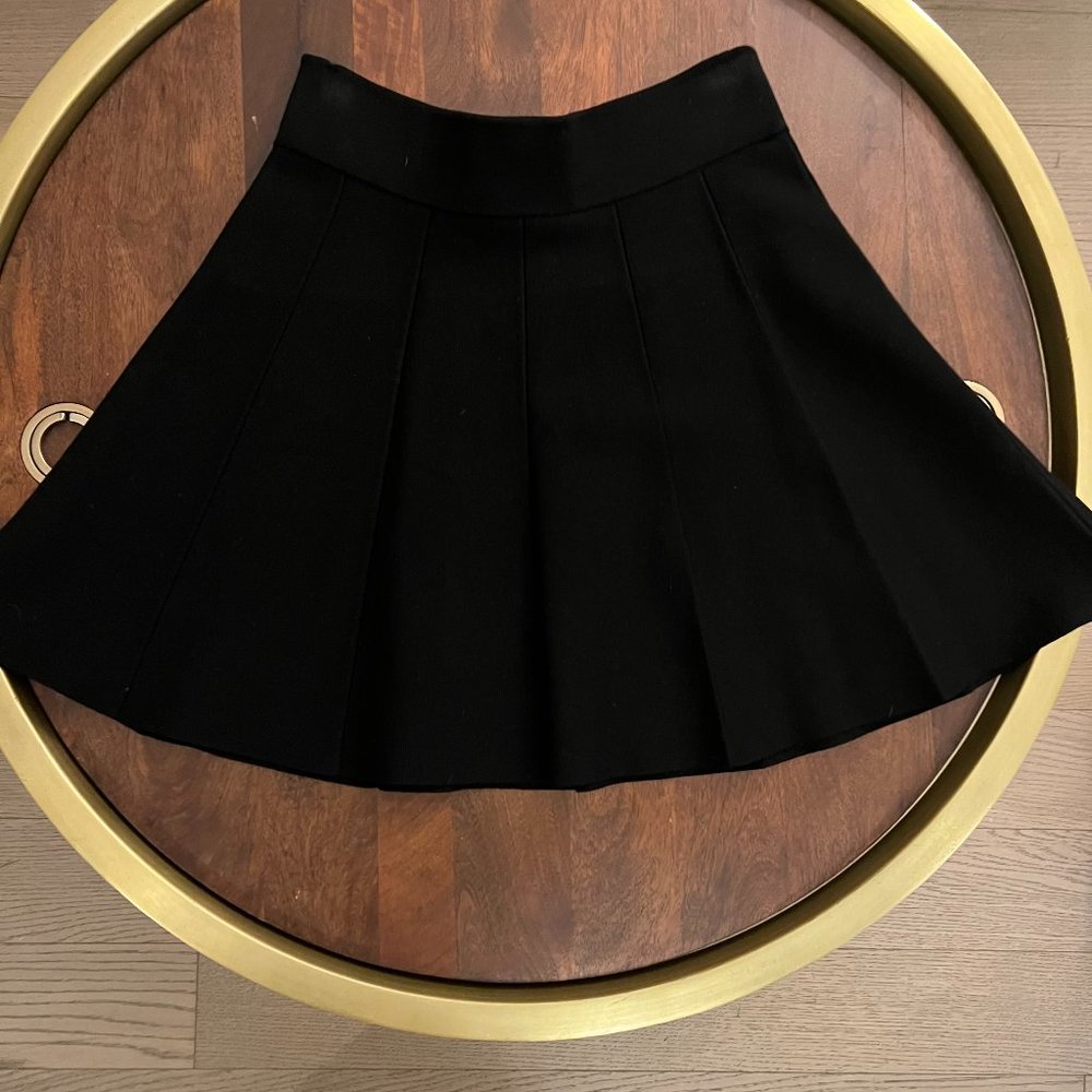 CLUB MONACO BLACK STRETCH SKIRT!